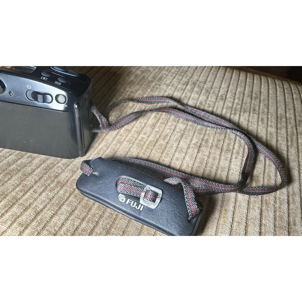 Fuji Discovery 900 Zoom Plus Camera 38-85mm Drop in Loading Pre Winding